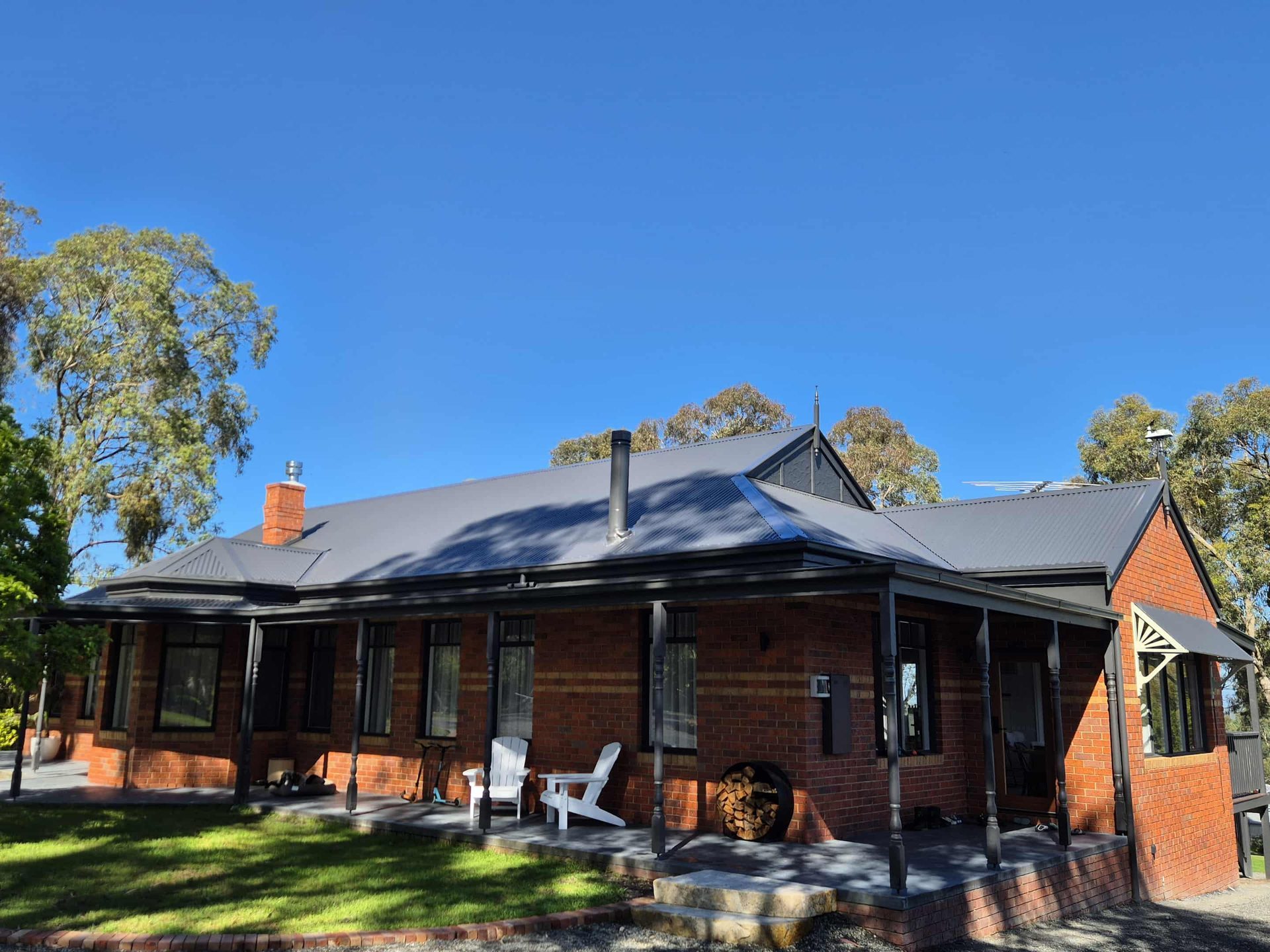 Same home restored in Monument Colorbond